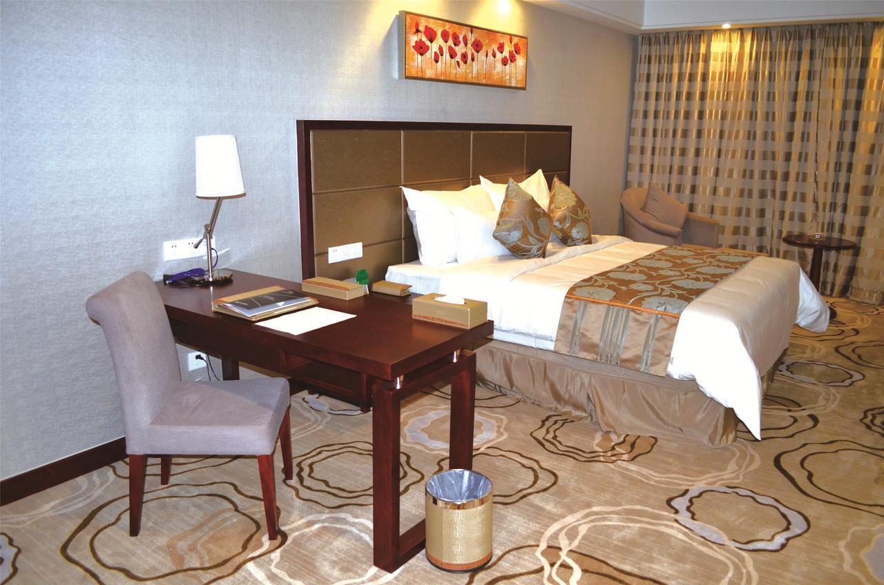 Manhatton Hotel Zhuhai Exterior foto
